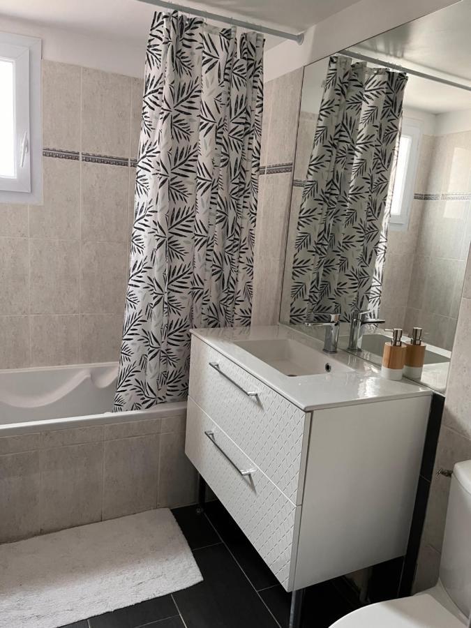 Maison De Vacances Dans Residence Avec Piscine อาร์ลส์ ภายนอก รูปภาพ