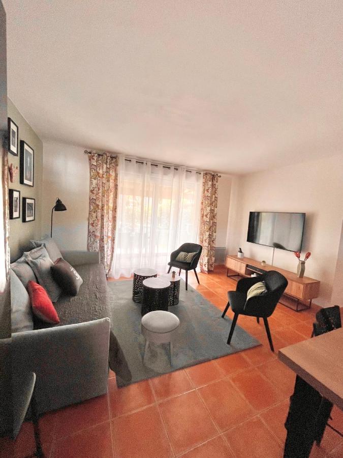 Maison De Vacances Dans Residence Avec Piscine อาร์ลส์ ภายนอก รูปภาพ