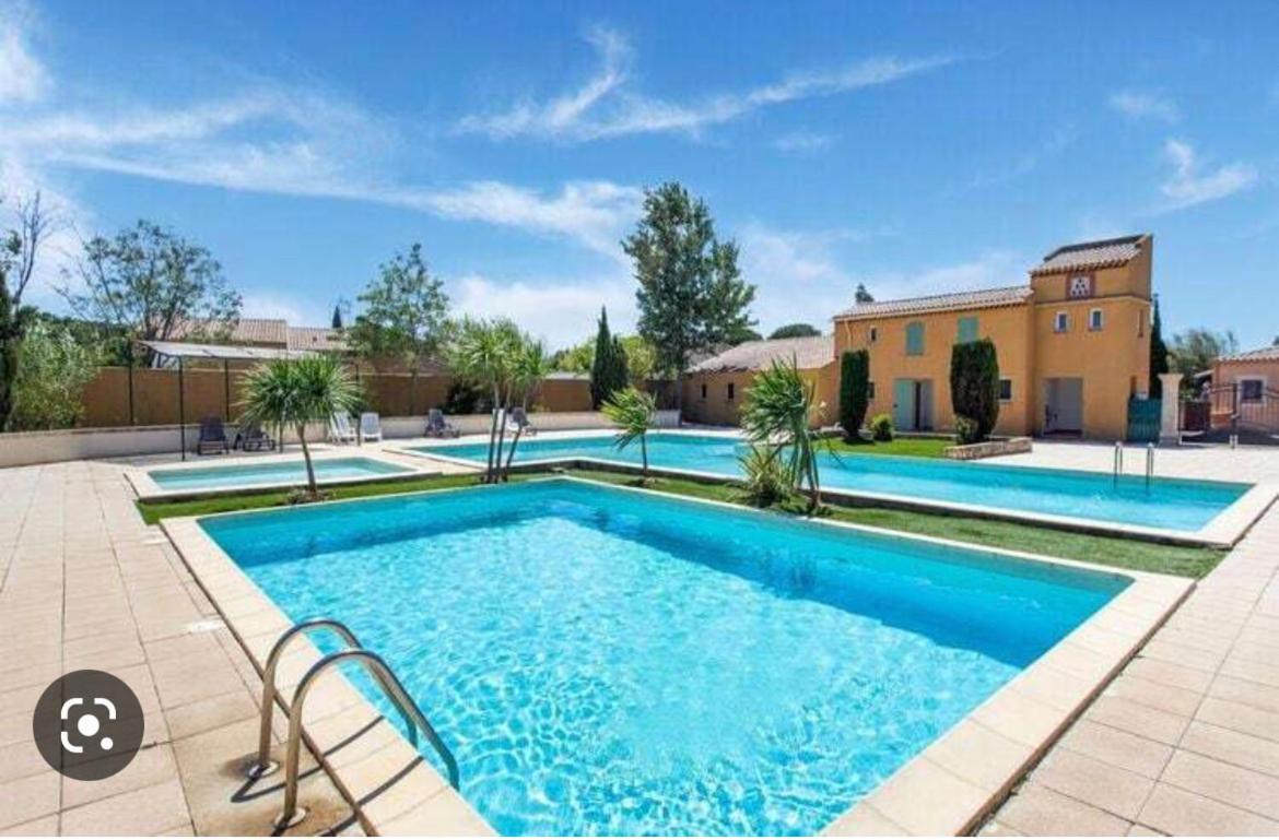 Maison De Vacances Dans Residence Avec Piscine อาร์ลส์ ภายนอก รูปภาพ
